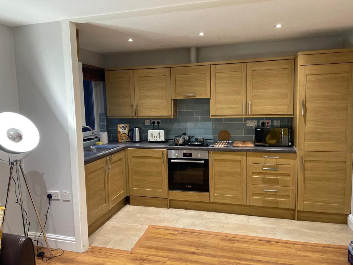 2 Bedroom Apartment Chiswick Park Tube Station London Exterior photo