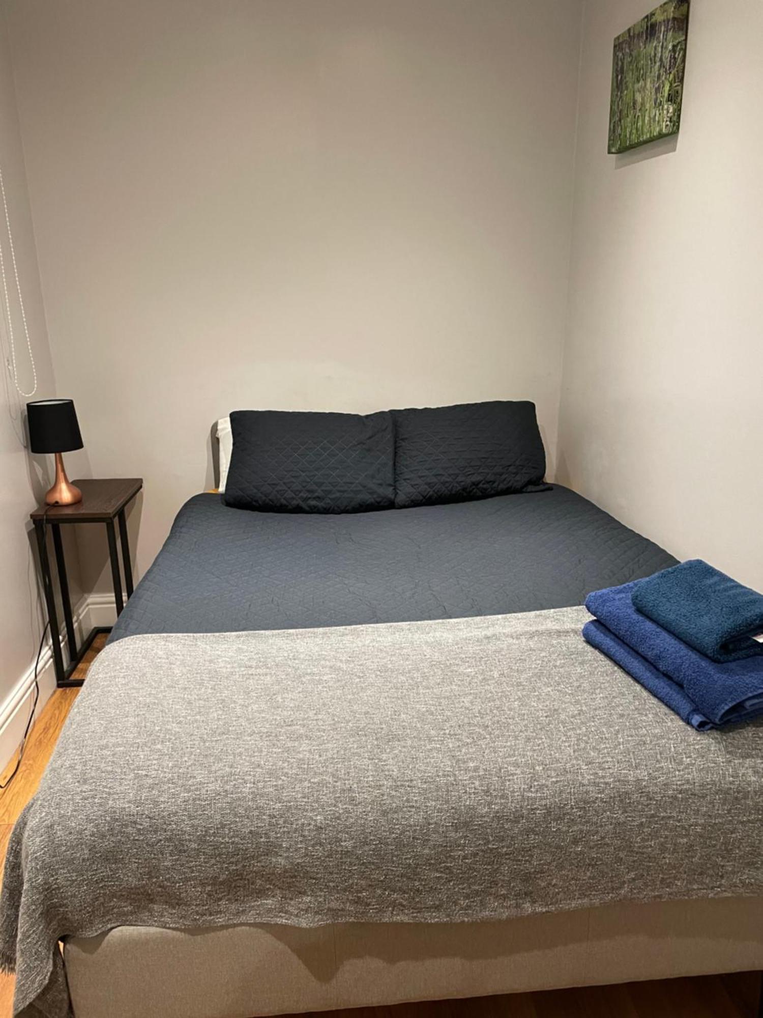 2 Bedroom Apartment Chiswick Park Tube Station London Exterior photo