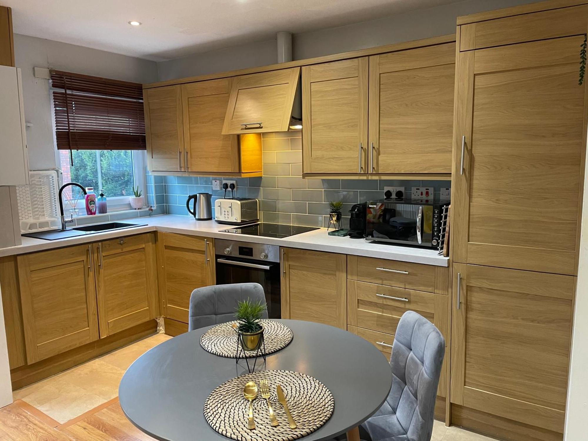 2 Bedroom Apartment Chiswick Park Tube Station London Exterior photo