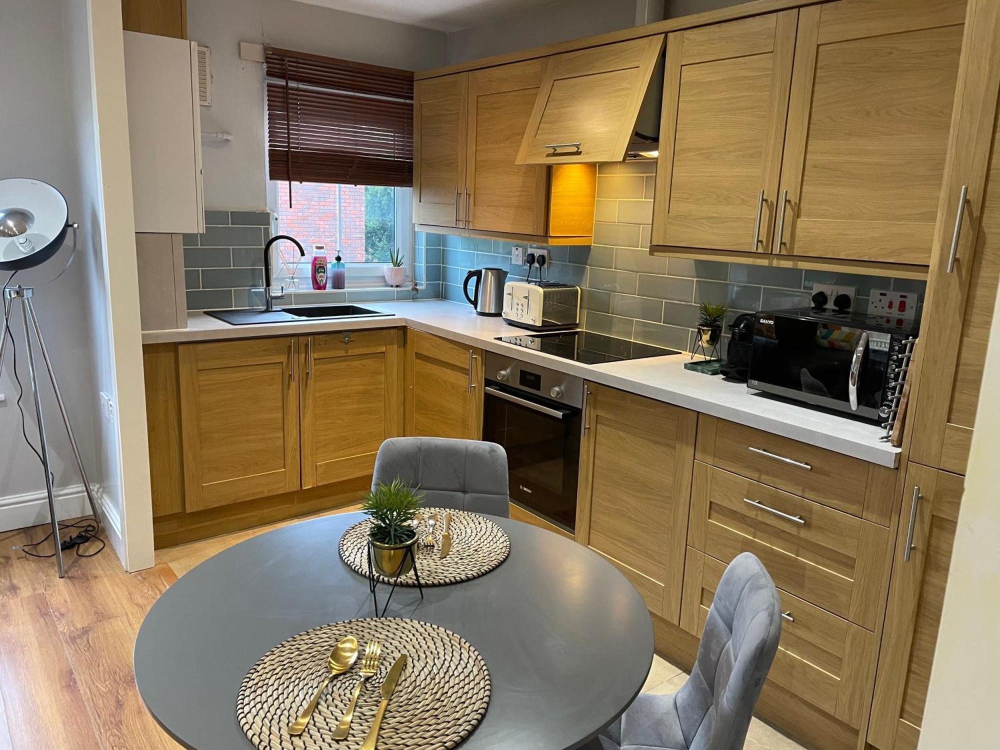 2 Bedroom Apartment Chiswick Park Tube Station London Exterior photo